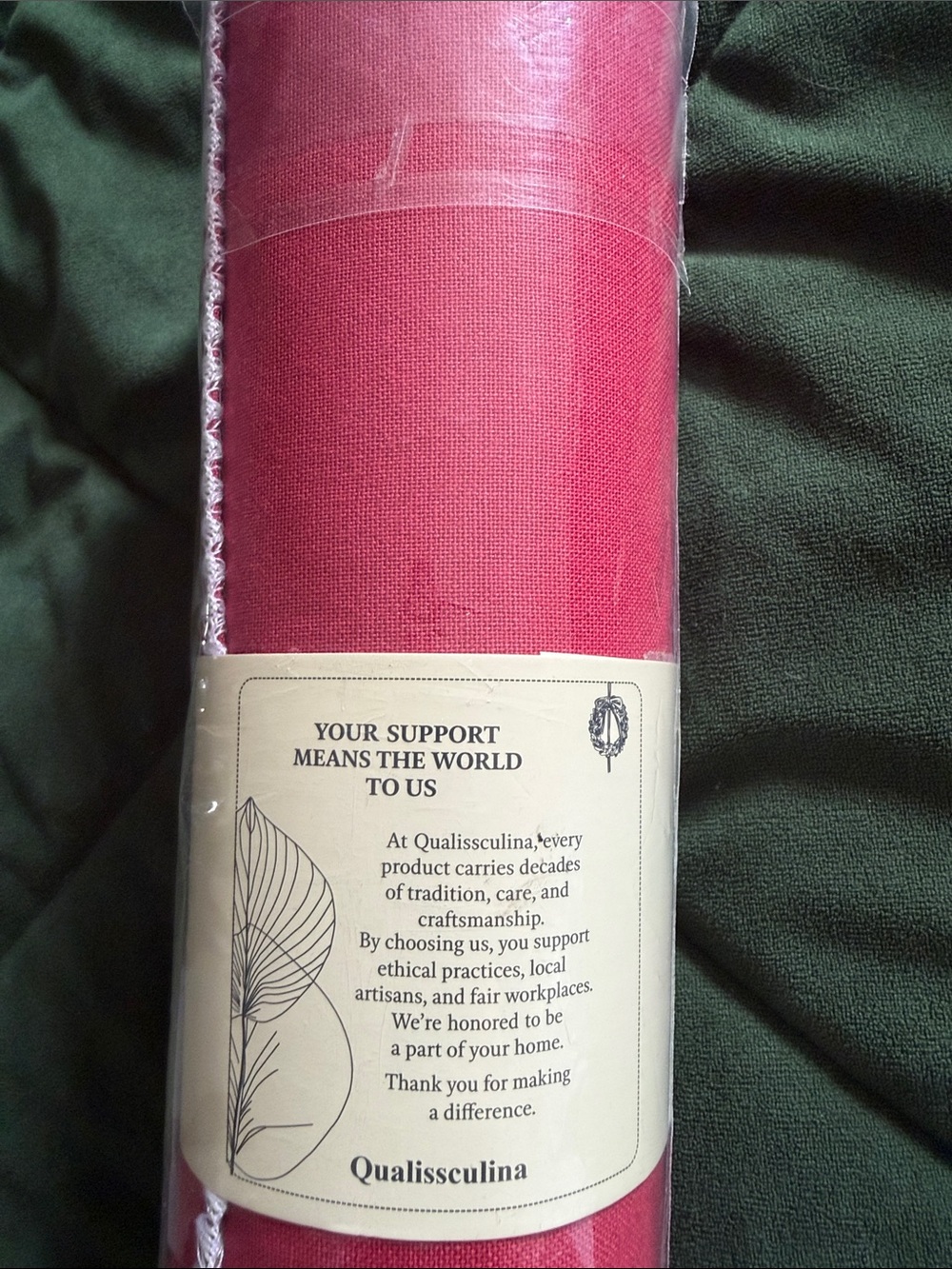 6 Piece Qualissculina Cotton Placemats - 13x19 Inch, Red with White Border - Picture 3 of 3